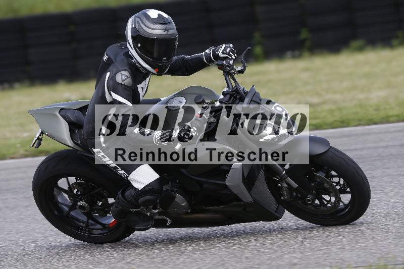 /Archiv-2025/09 22.04.2025 Cornu Master School ADR/gruen-vert/29